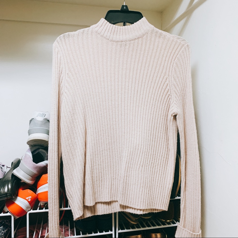 Creamturtleneck sweater that is so warm and cozy🧥